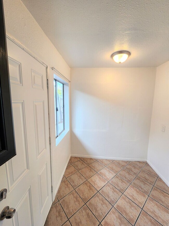 Building Photo - 1bd/1ba Apt with Private Patio, Near Navy ...