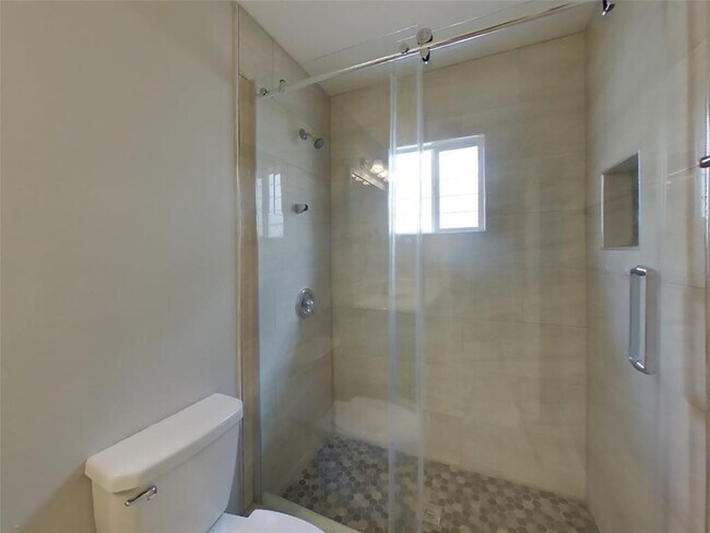 Building Photo - 13406 Holly Vista Dr