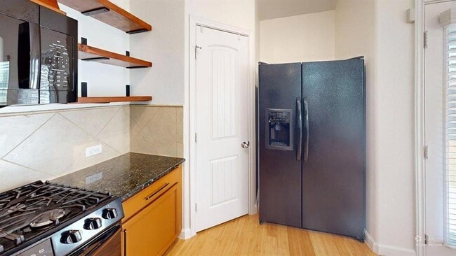 Building Photo - 112 Esparza Ct