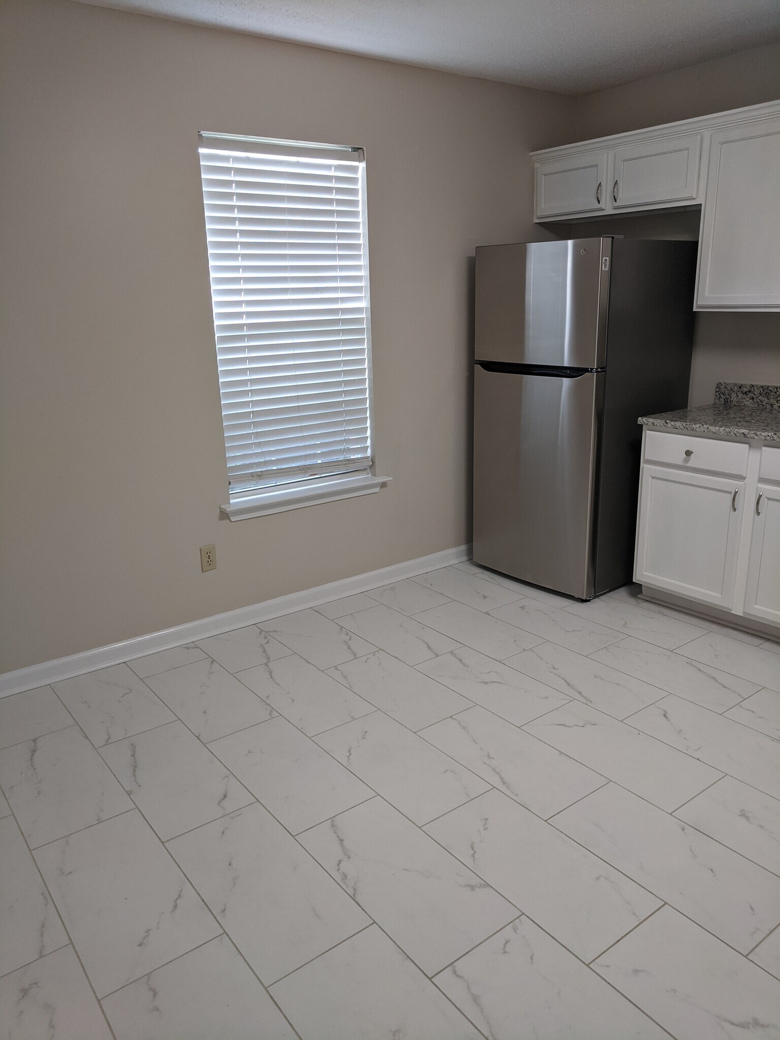 Building Photo - 7746 Shadowland Dr