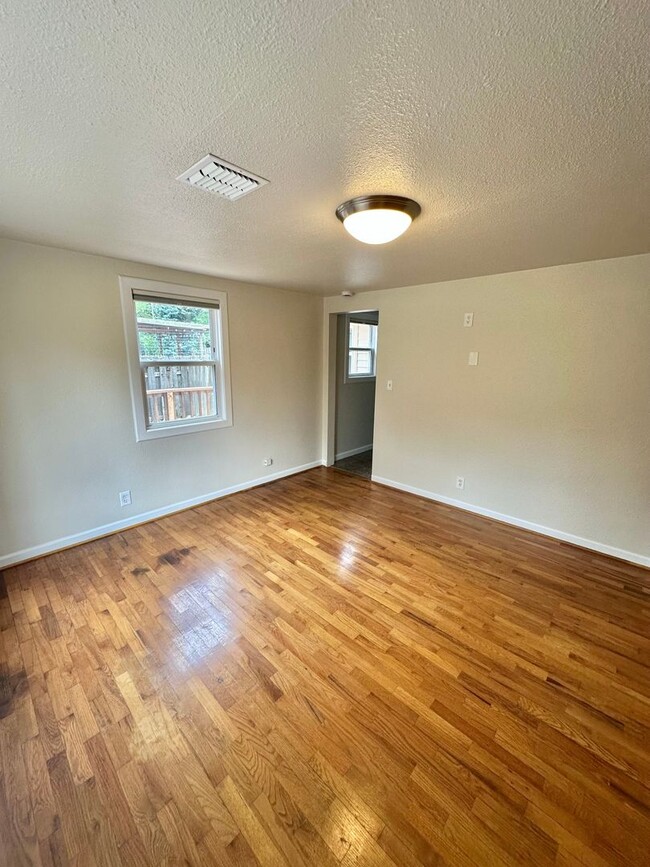 Building Photo - Charming 2-Bedroom, 2- bathroom Home with Bonus Space & Prime Shoreline Location