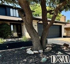 Building Photo - 5911 N Ross Ave