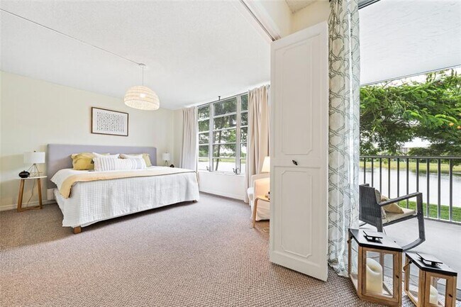 Building Photo - 3150 N Course Ln