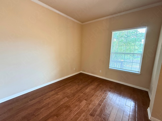 Building Photo - 18434 Rogers Bend