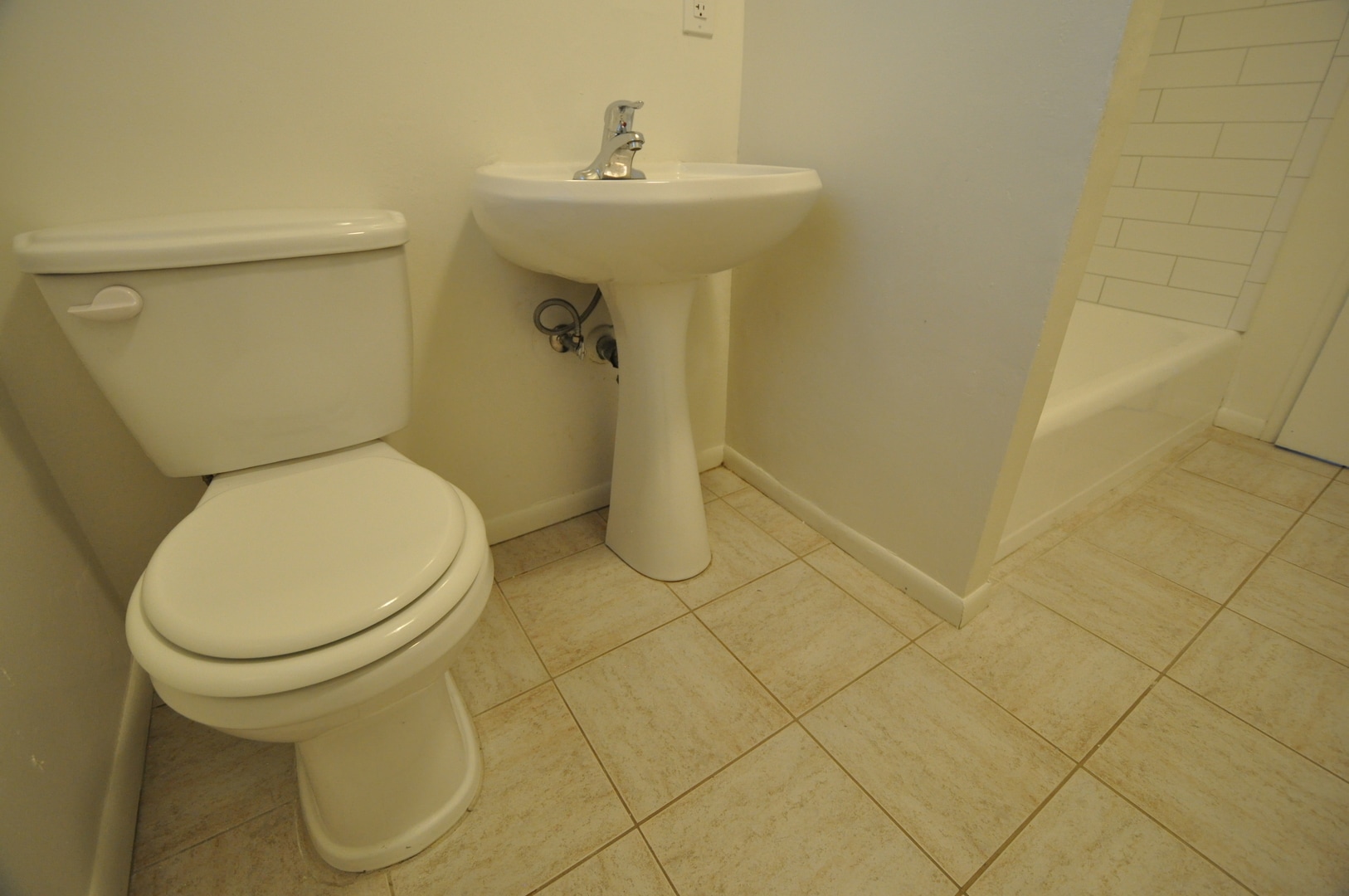 Building Photo - 14830 Dickens St