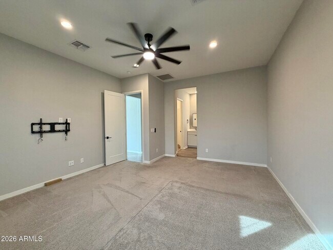 Building Photo - 10151 E Thunderbolt Ave