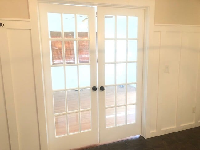 Building Photo - Gorgeous 2 BR Townhouse in Normal