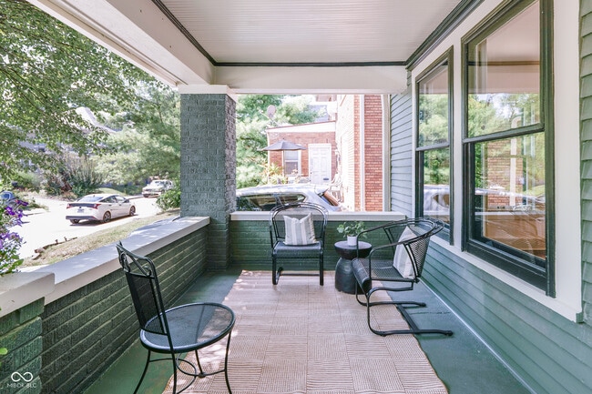 Building Photo - 322 E 37th St