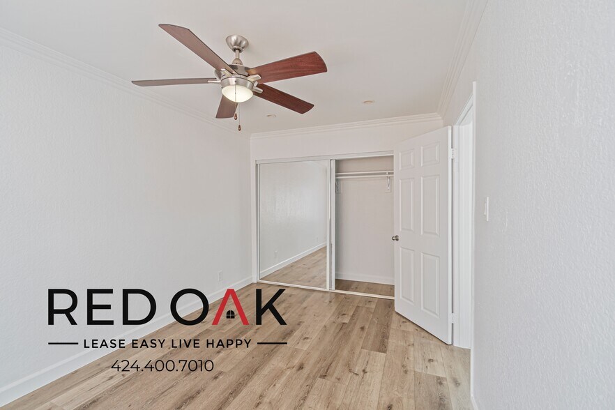 Building Photo - 4069 Oakwood Ave