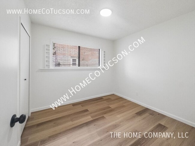 Building Photo - 5123 Paseo Las Palmas