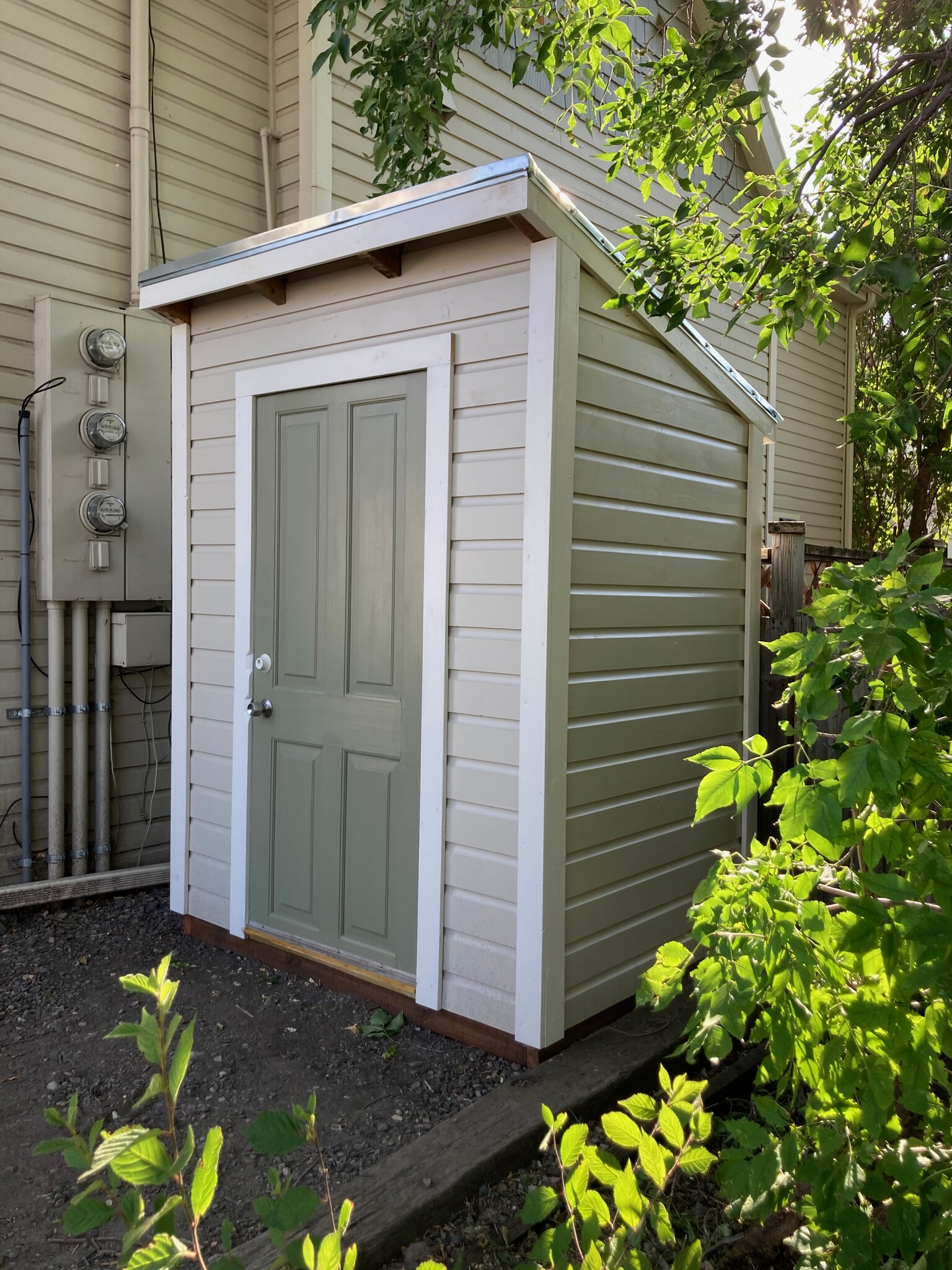 Storage Shed/Off street parking - 420 S Tracy Ave