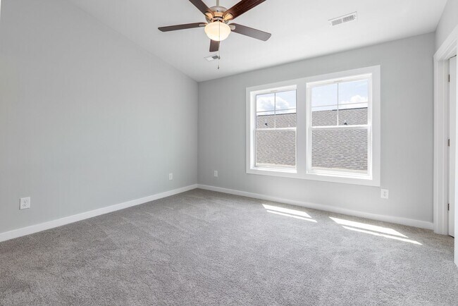 Building Photo - Move In Special! 3 Bedroom Townhome each w...
