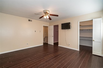 Building Photo - 10138 Sakura Dr