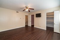 Building Photo - 10138 Sakura Dr