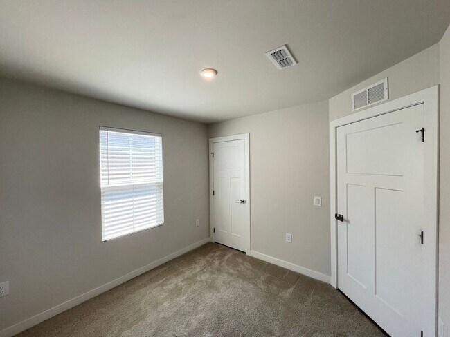 Building Photo - 8765 Kenridge Ln