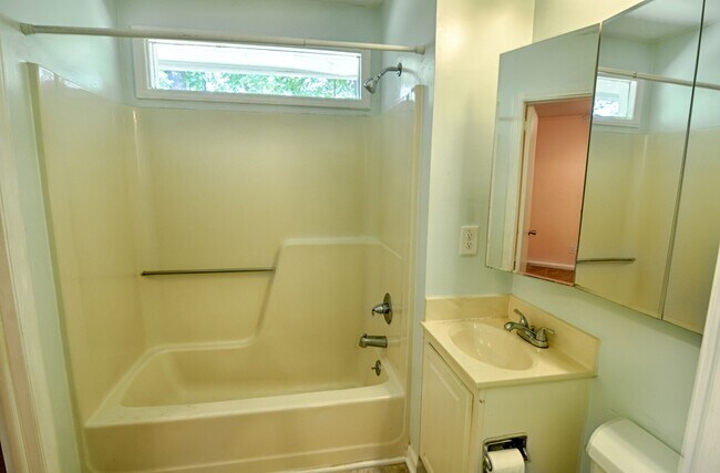 Building Photo - Home in Chapel Hill