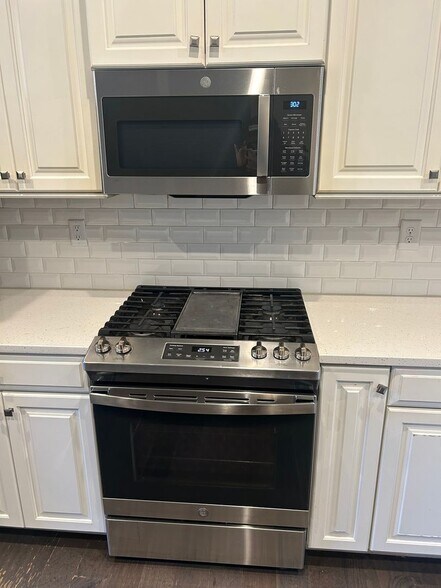 Building Photo - 317 Music Hall Wy