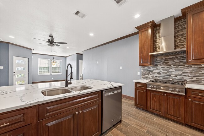 Building Photo - 2410 Engeling Rd