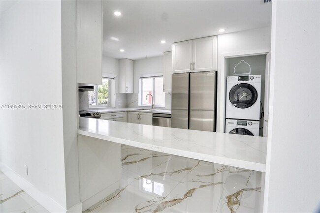 Building Photo - 3305 SW 2nd St