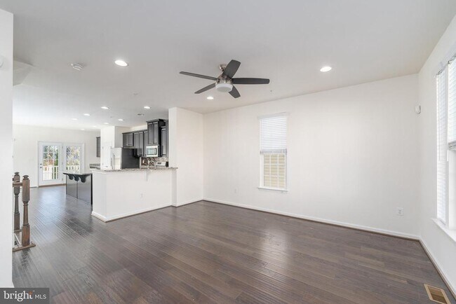 Building Photo - 3223 Clear Spring Dr