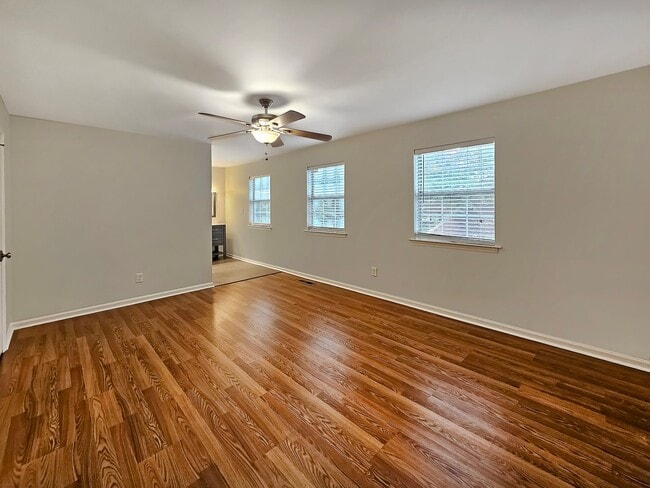 Building Photo - COMING SOON: Beautifully Updated 2/2.5 Townhome Near Truist Park