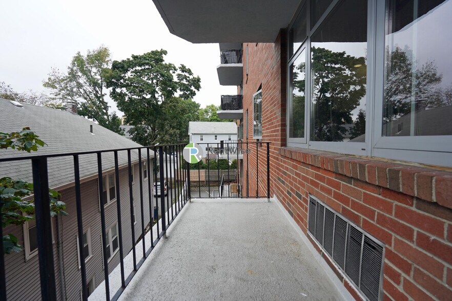 Building Photo - 125 Trapelo Rd