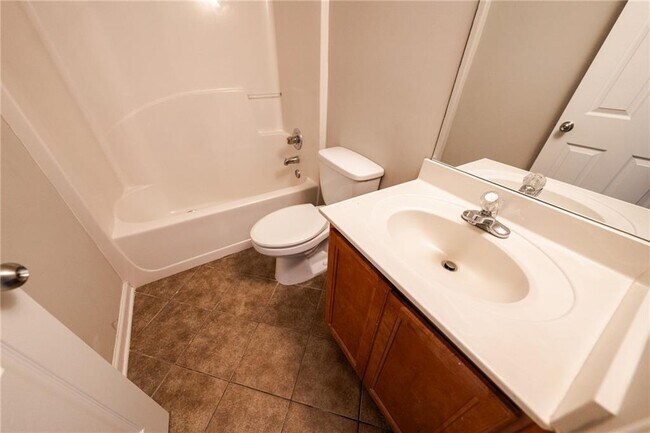 Building Photo - 4995 Berkeley Oak Dr