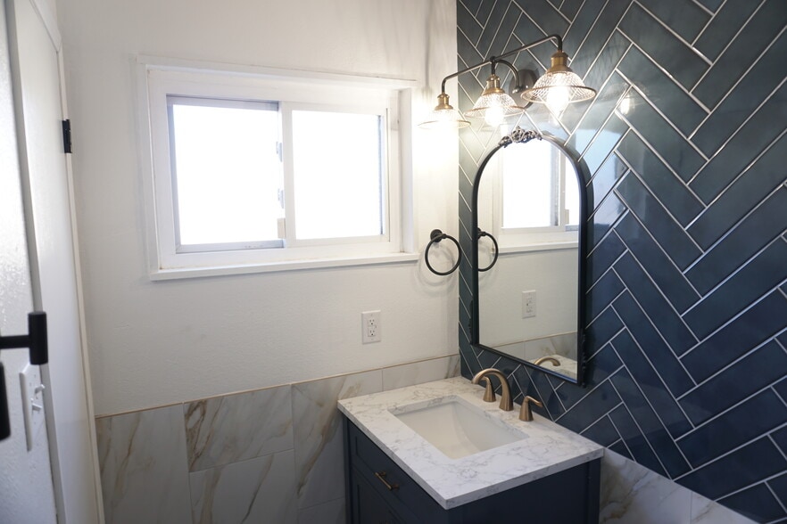 Building Photo - 10108 Chapala Ct NE