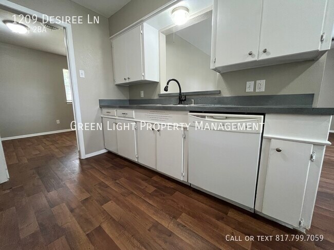 Building Photo - 1209 Desiree Ln