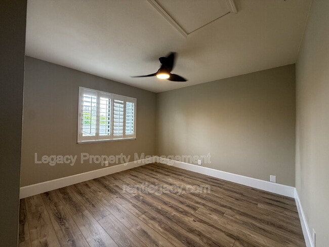 Building Photo - 3209 Serra Way