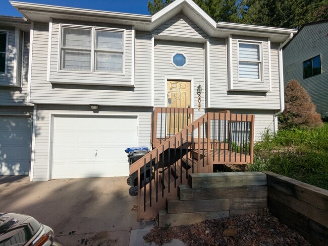 Building Photo - 2047 S Ridge Dr