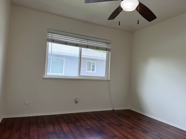 Building Photo - 2 story updated townhouse In Rosemont 2/1