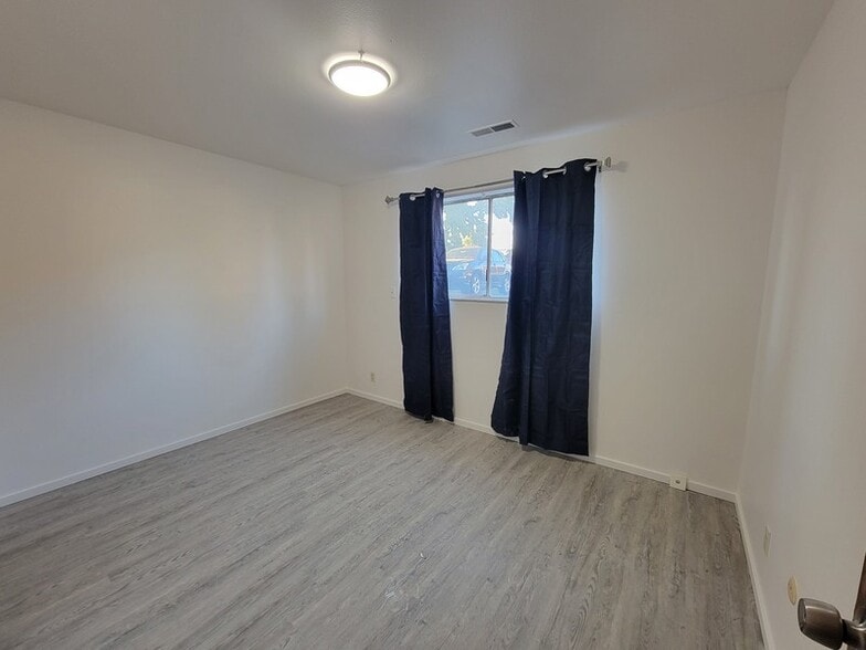 Building Photo - 31 E 1100 S