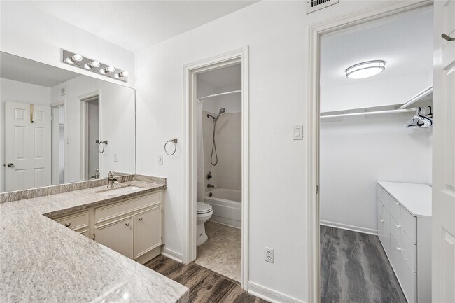 Building Photo - 763 Bering Dr