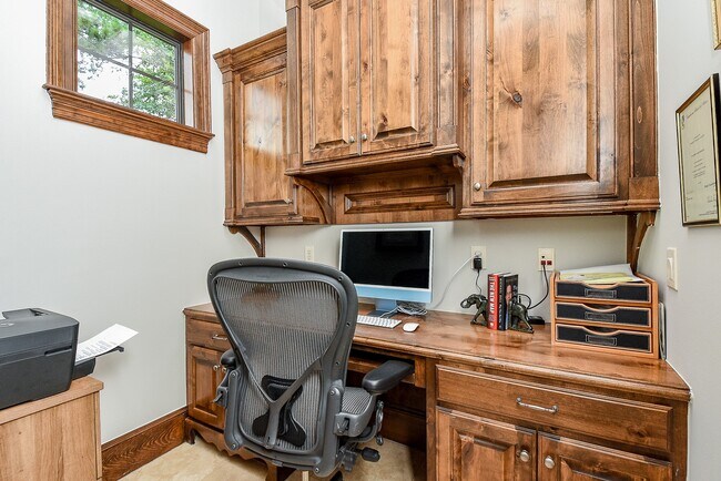 Building Photo - 10 Player Pond Pl