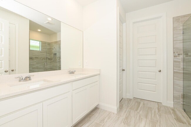 Building Photo - 9062 Dahlia Cir