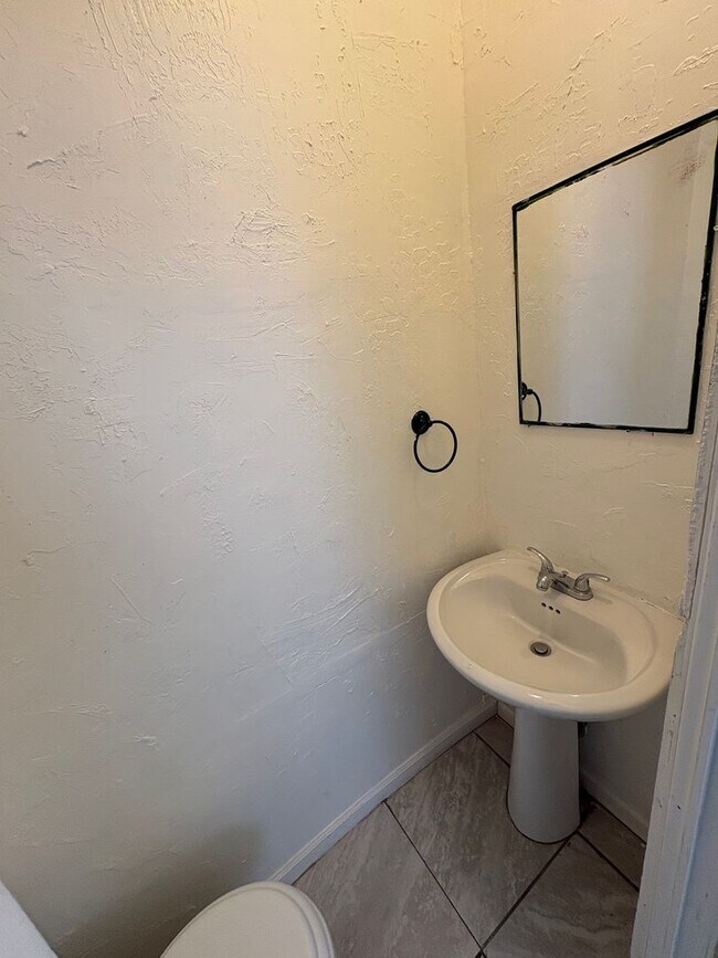 Building Photo - 4093