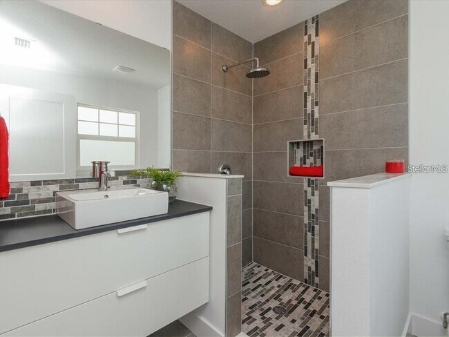 Building Photo - 1830 Staunton Ave