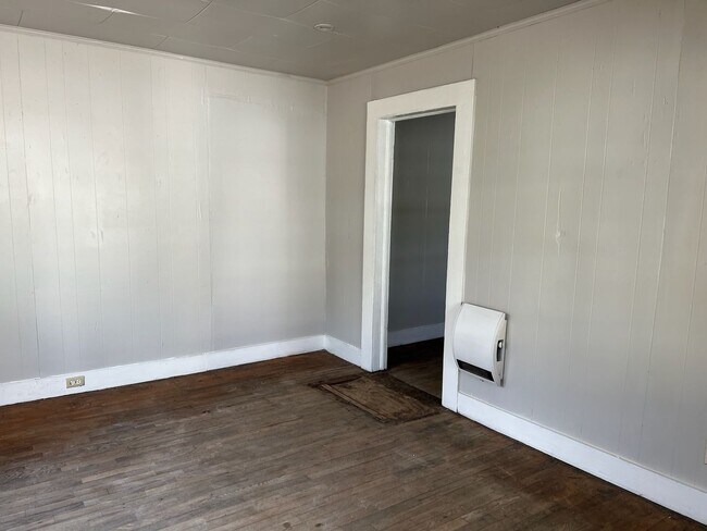 Building Photo - 4 Williamson St SW