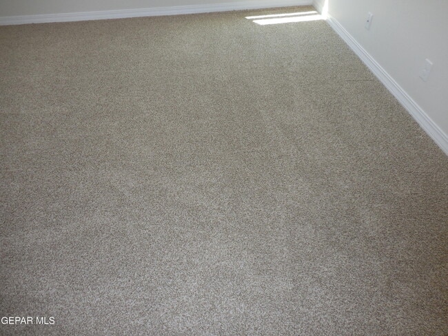 Building Photo - 561 Oakmont