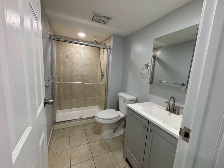 Building Photo - 489 Leslie Ct