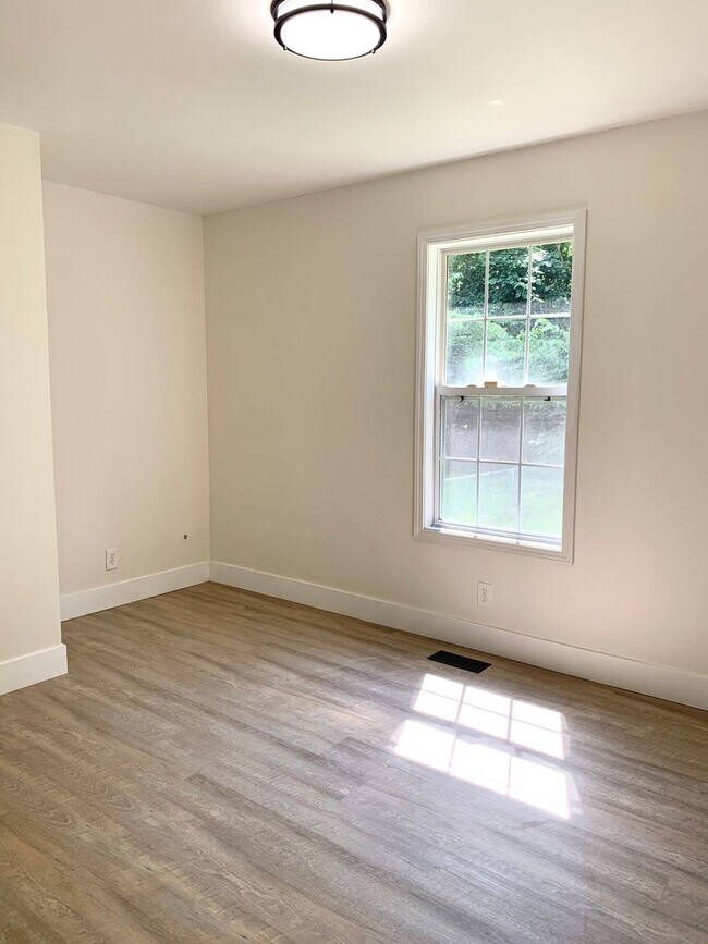 Building Photo - 157 Monarch Ln