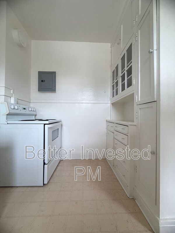 Building Photo - 526 B St