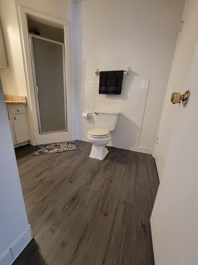 Building Photo - 8038 Broadway St