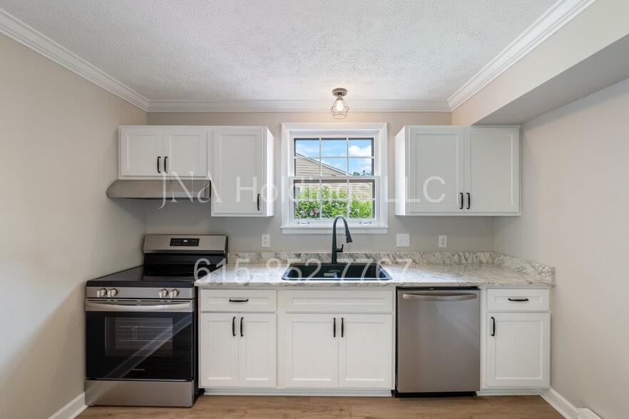 Building Photo - 5505 Eulala Dr