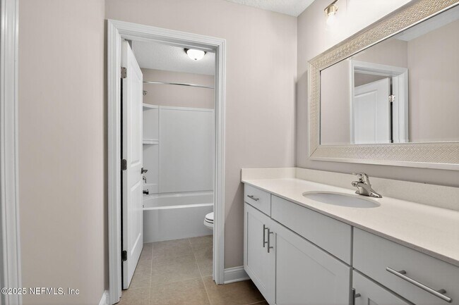 Building Photo - 244 Daydream Ave