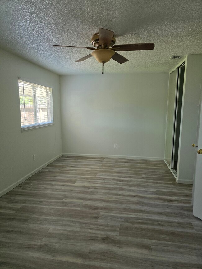 Building Photo - 4900 Earlcort Cir
