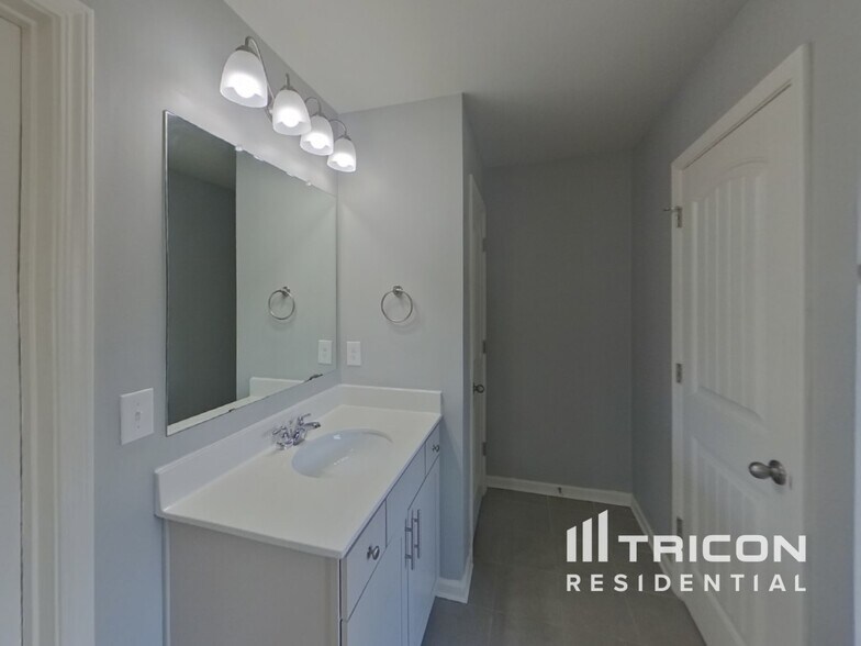 Building Photo - 7064 Demeter Dr