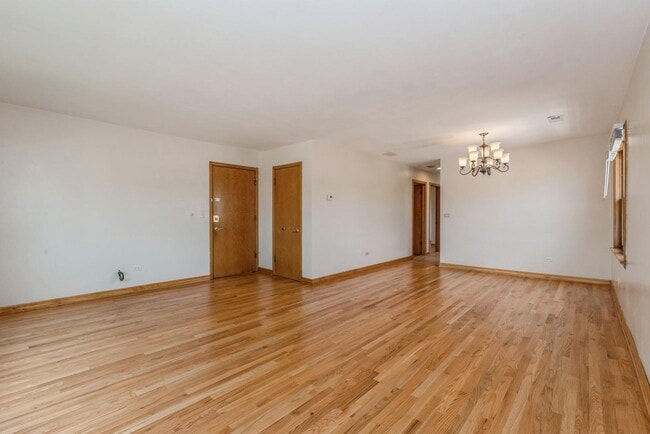 Building Photo - 8108 N Oriole Ave