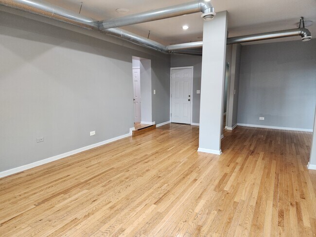 Building Photo - 1530 E 65th Pl